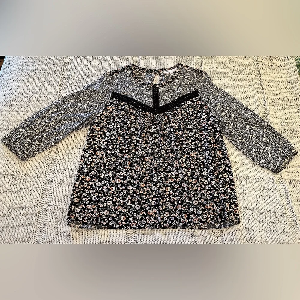 DR2 Black Ditsy Floral Blouse Top Size L, EUC - Picture 3 of 5